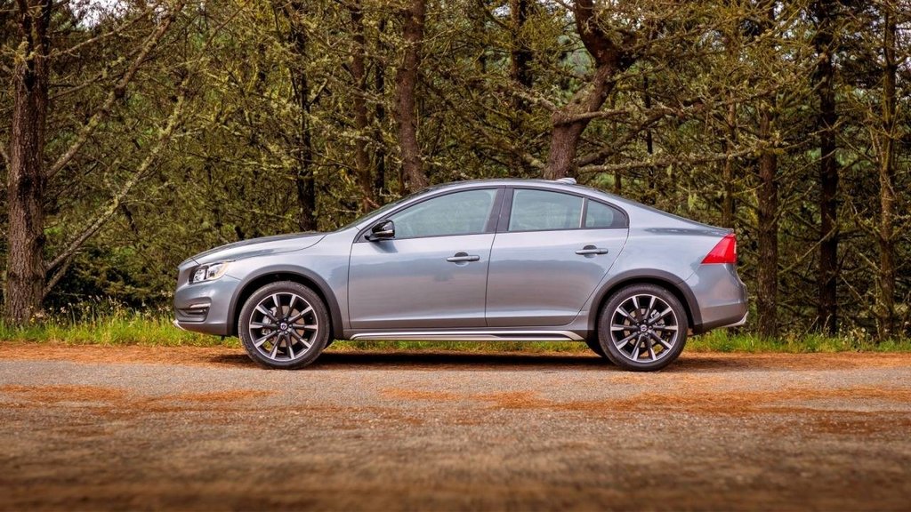 Svedese berlina Volvo S60 Cross Country fuoristrada