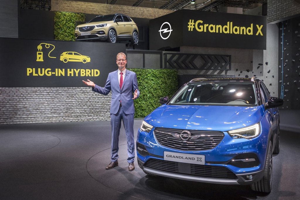 Opel ha presentato il suo primo veicolo ibrido