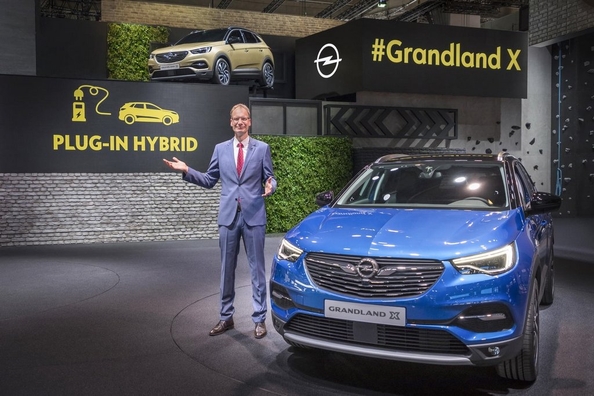 Opel ha presentato il suo primo veicolo ibrido