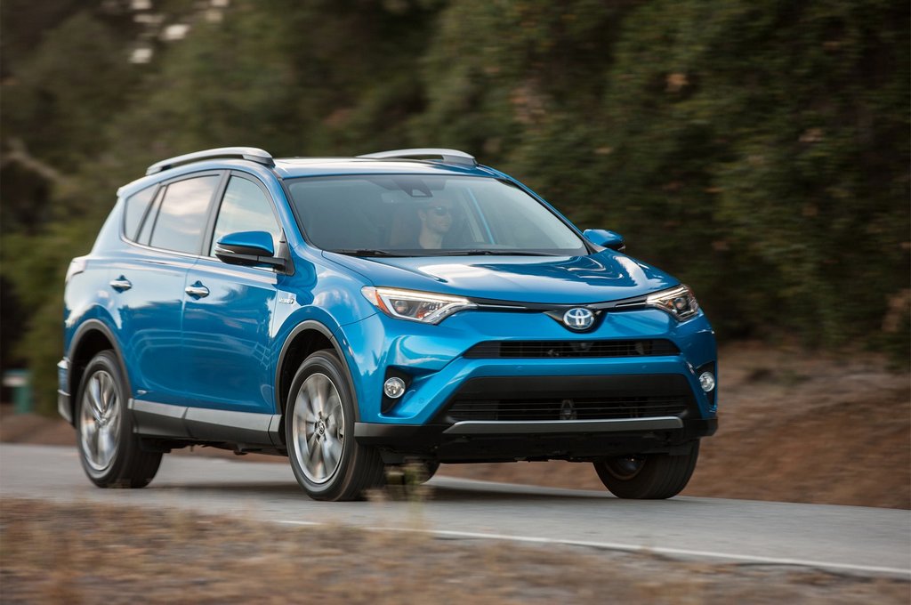 Aggressivo e dinamico crossover Toyota RAV 4