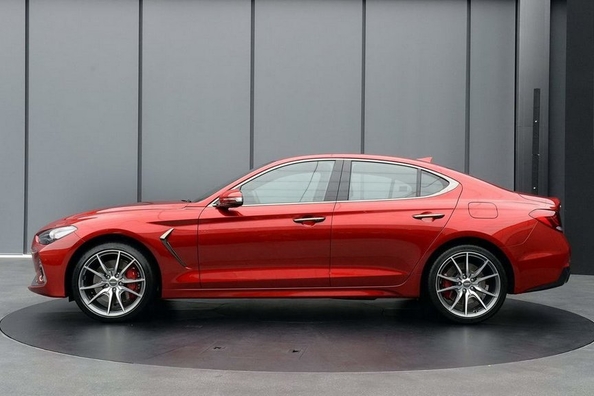 I coreani hanno presentato il principale concorrente di BMW Serie 3