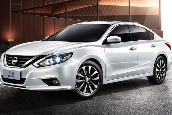 Sfoglia berlina Nissan Teana