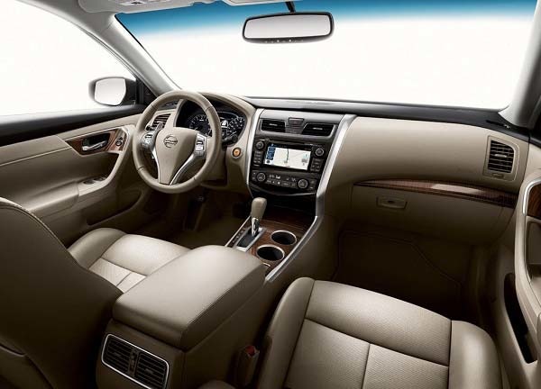 Sfoglia berlina Nissan Teana