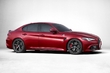 Italiana carisma in una berlina Alfa Romeo Giulia foto 1