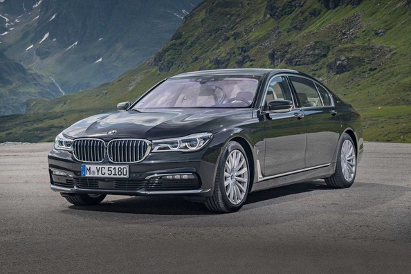 BMW completano il settimo di una serie di modelli ibridi