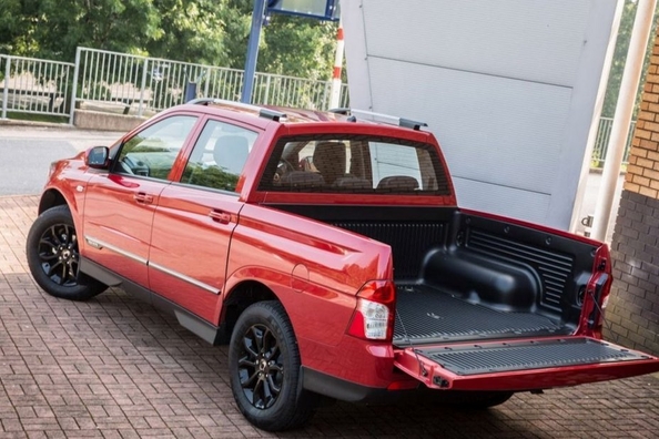 Recensione aggiornato SsangYong Musso pick-up Foto 2