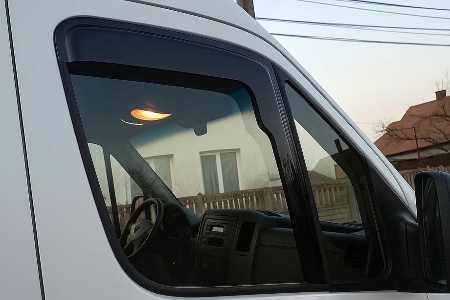 Mercedes Sprinter W906 2006–2018 Deflettori adesivi (2 pz, HIC) Foto 2