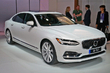 Panoramica della rinnovata berlina Volvo S90 foto 4
