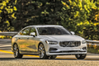 Panoramica della rinnovata berlina Volvo S90 foto 1