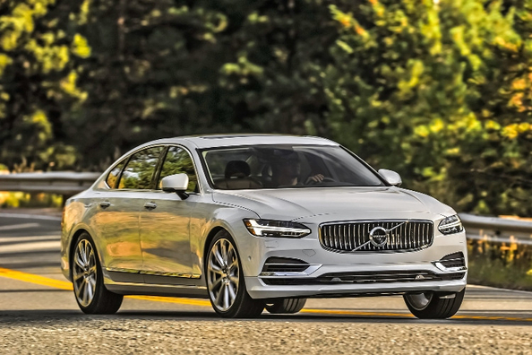 Panoramica della rinnovata berlina Volvo S90