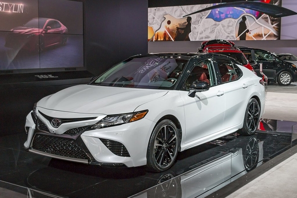 Sfoglia Toyota Camry 2018 anno modello