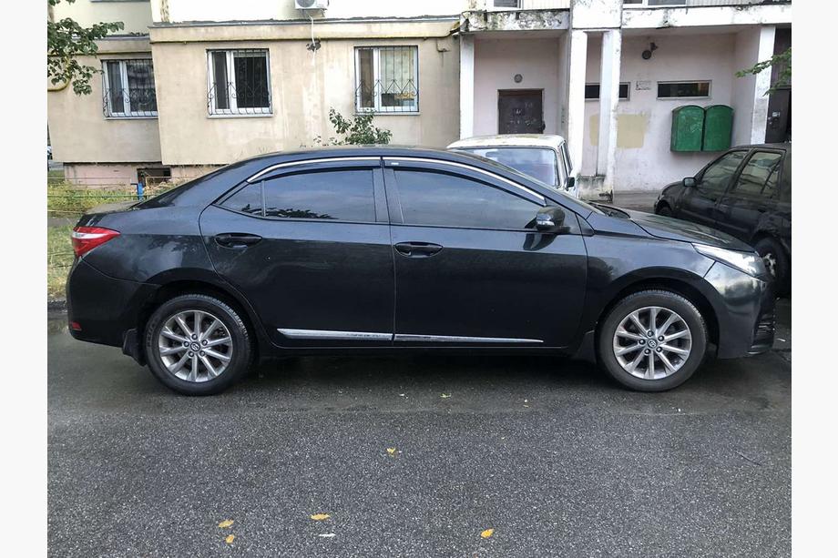 Toyota Corolla 2013-2019 Deflettori finestrini con profilo cromato (4 pz, Niken) Image