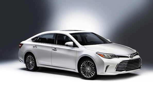 Sfoglia berlina ammiraglia Toyota Avalon