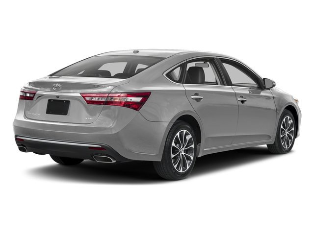 Sfoglia berlina ammiraglia Toyota Avalon