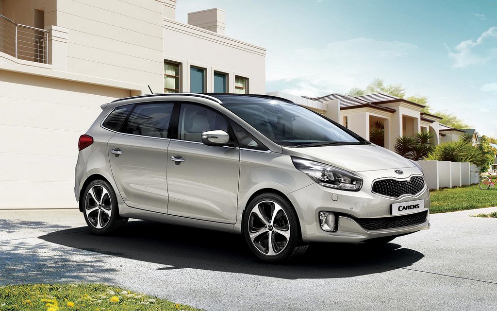 Revisione del furgone compatto KIA Carens