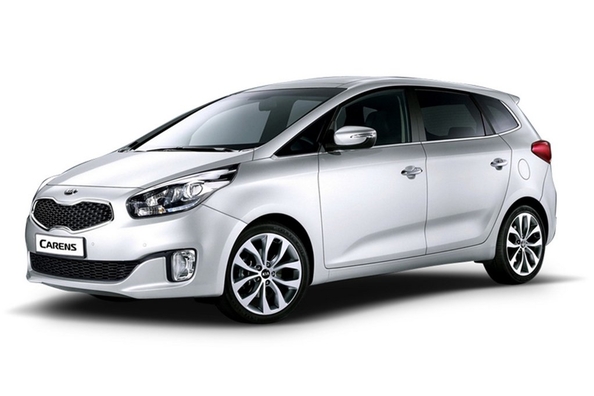 Revisione del furgone compatto KIA Carens Foto 4