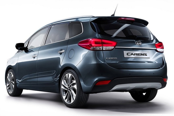 Revisione del furgone compatto KIA Carens Foto 5
