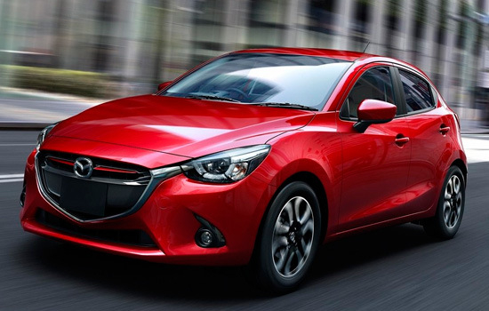Sfoglia berlina compatta di Mazda 2
