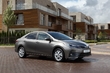 Panoramica della popolare berlina Toyota Corolla foto 3