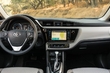 Panoramica della popolare berlina Toyota Corolla foto 5
