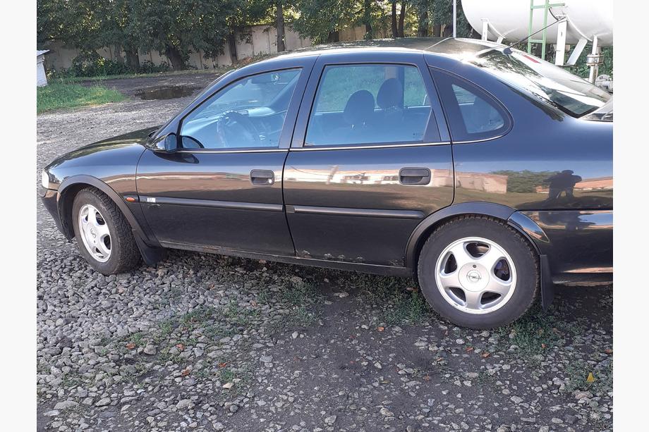 Opel Vectra B 1995-2002 Allargatori passaruota (4 pz, neri) Foto 6