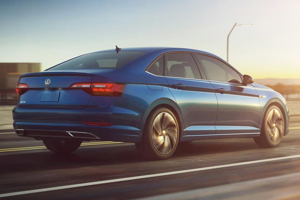 Panoramica della rinnovata berlina Volkswagen Jetta