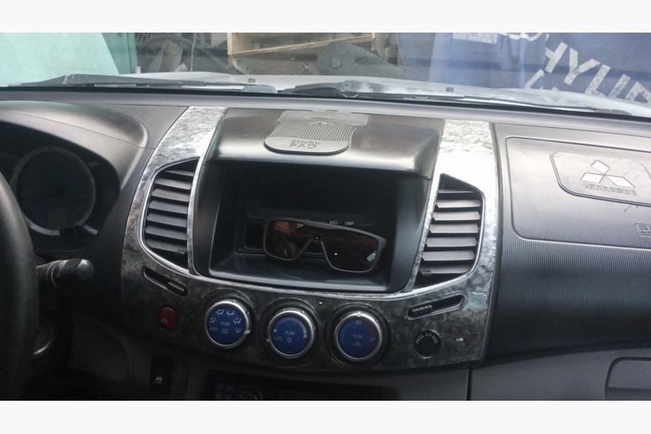 Mitsubishi L200 2006-2015 Kit rivestimenti cruscotto (11 pezzi) Titanio Foto 6