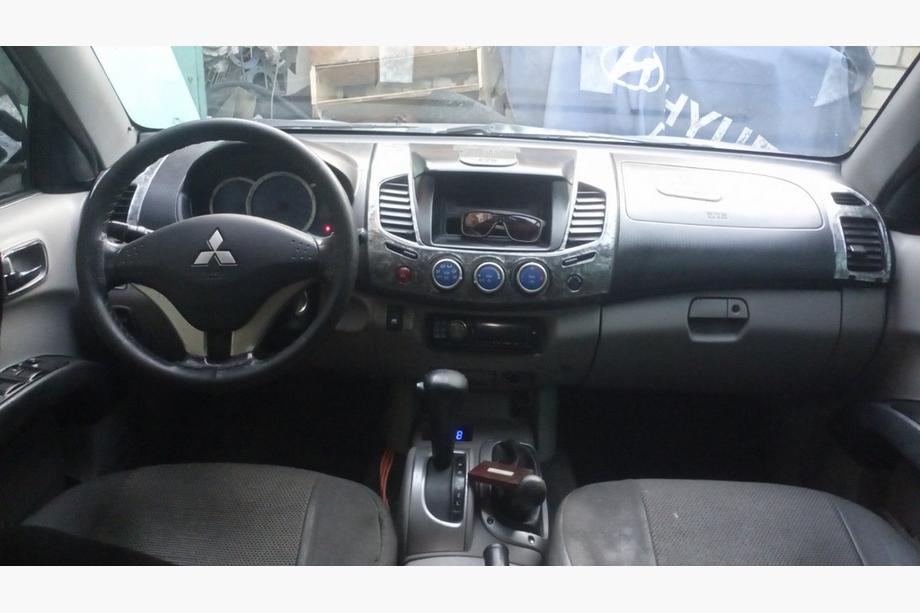 Mitsubishi L200 2006-2015 Kit rivestimenti cruscotto (11 pezzi) Titanio Foto 4