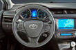 Panoramica della rinnovata berlina Toyota Avensis foto 5