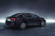 Panoramica della rinnovata berlina Toyota Avensis foto 3