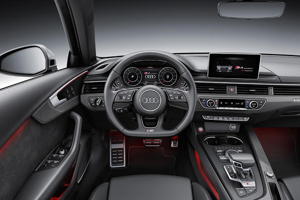 Recensione di «carica» della berlina Audi S4 Foto 4