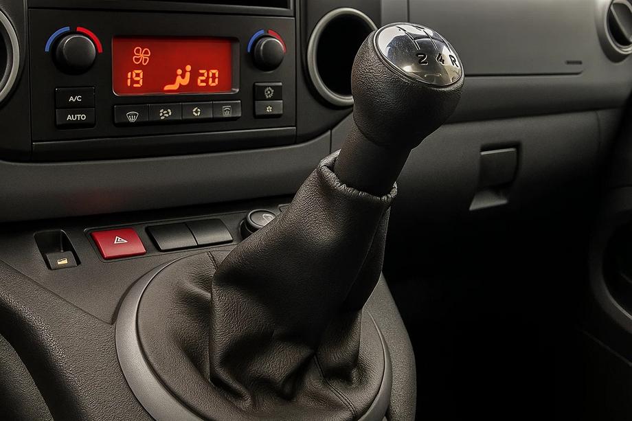Peugeot Partner Tepee 2008-2018 Cuffia Cambio in Pelle Image