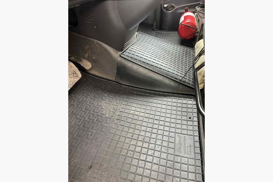 Mercedes Viano 2004-2014 Tappetini in gomma (3 pz, Polytep) Foto 3