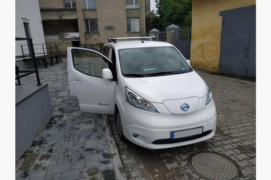 Nissan NV200 2009- Barre Tetto Cromate 164 cm, Piedini in plastica Foto 3