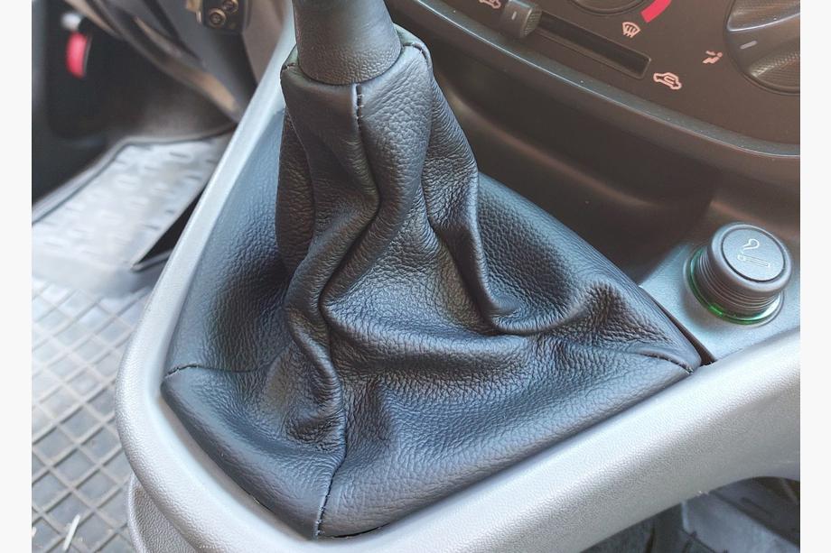 Fiat Doblo I 2005-2010 Cuffia Cambio in Pelle Image