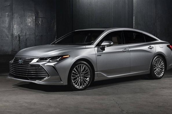Berlina ammiraglia Toyota Avalon 2018 anno modello