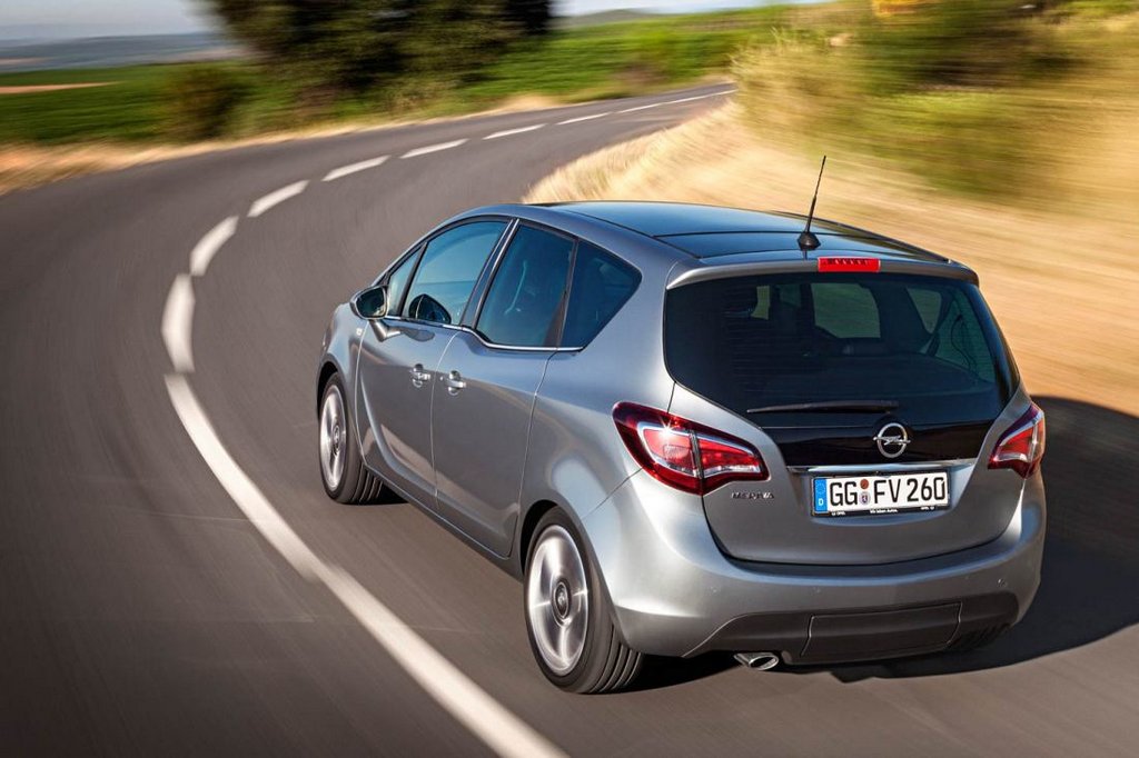 Revisione del furgone compatto aggiornato Opel Meriva