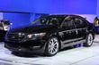Panoramica della berlina Ford Taurus 2013 a anno modello foto 6