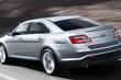 Panoramica della berlina Ford Taurus 2013 a anno modello foto 4