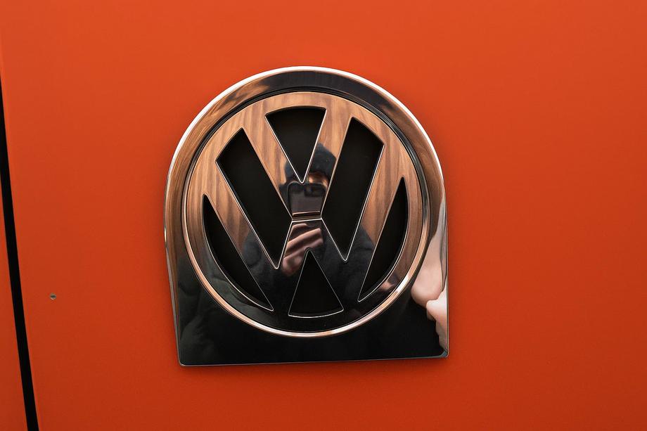 Volkswagen Caddy 2004-2010 Cornice logo posteriore (acciaio inox) Image