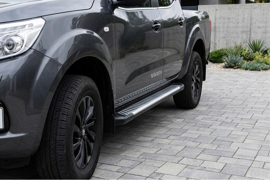 Nissan Navara/NP300 2016- Pedane Laterali Line (2 pz, Alluminio) Image