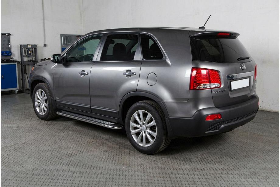 Kia Sorento II XM 2009-2014 Pedane Laterali Maydos V2 (2 pz, Alluminio e Acciaio Inox) 2013-2016 Image