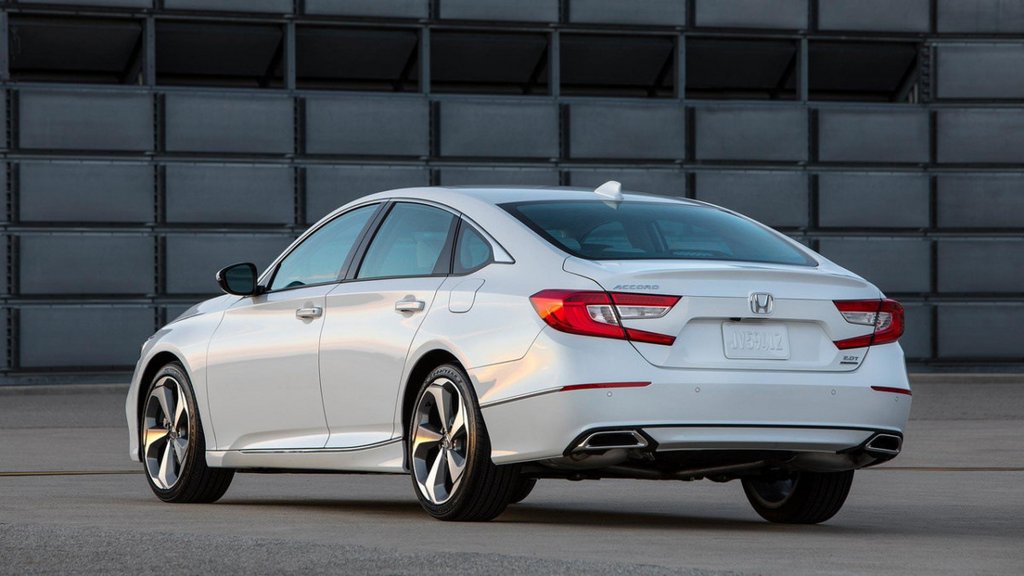 Sfoglia berlina Honda Accord decima generazione