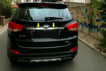 Hyundai IX-35 2010-2015 Modanatura cromata sopra la targa (larga) foto 3
