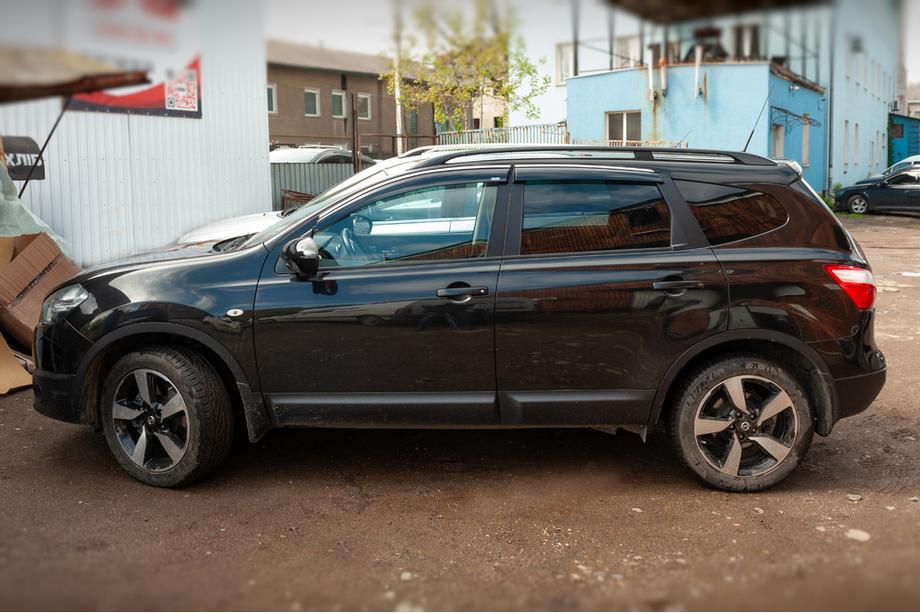 Nissan Qashqai 2010-2014 Deflettori finestrini con profilo cromato (4 pz, Niken) Foto 3