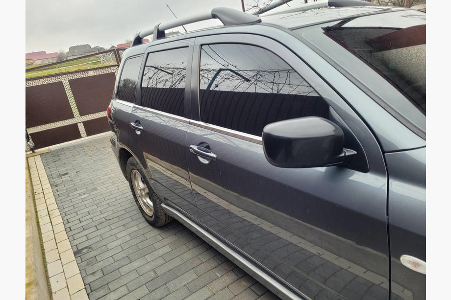 Mitsubishi Outlander 2001-2006 Modanature inferiori finestrini acciaio inox (6 pz) Foto 2