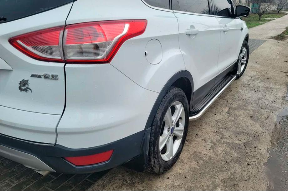 Ford Kuga/Escape 2013-2019 Pedane Laterali Maydos V2 (2 pz, Alluminio + Acciaio Inox) Foto 2