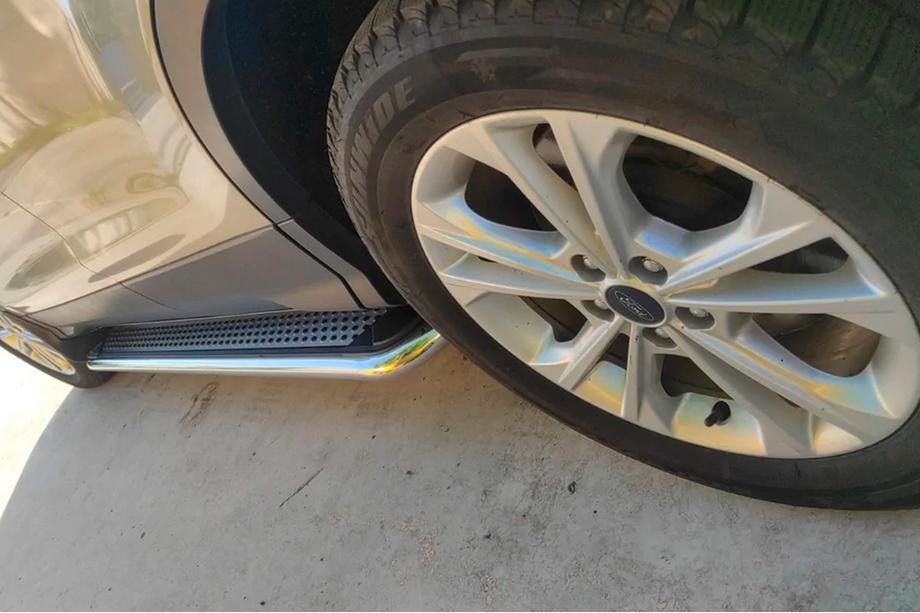 Ford Kuga/Escape 2013-2019 Pedane Laterali Maydos V2 (2 pz, Alluminio + Acciaio Inox) Foto 8