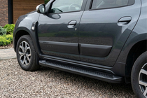 Dacia Duster 2018-2024 Pedane Laterali Allmond Black (2 pz, Alluminio) foto 1