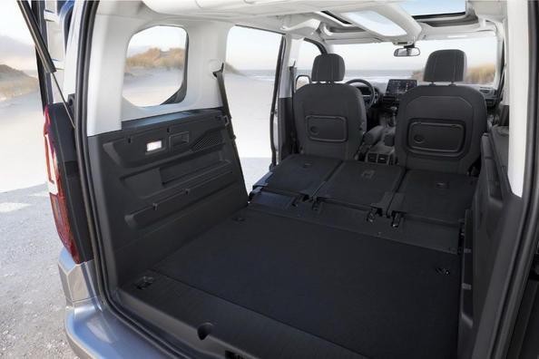 Recensione del furgone compatto di nuova generazione Opel Combo Life Foto 8